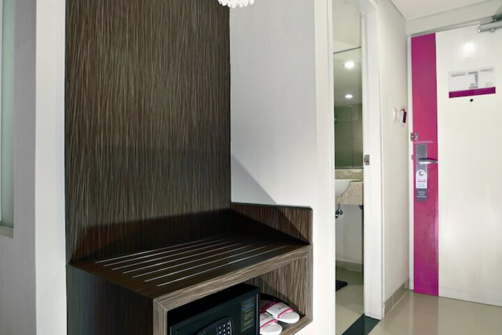 Room 4 of 25