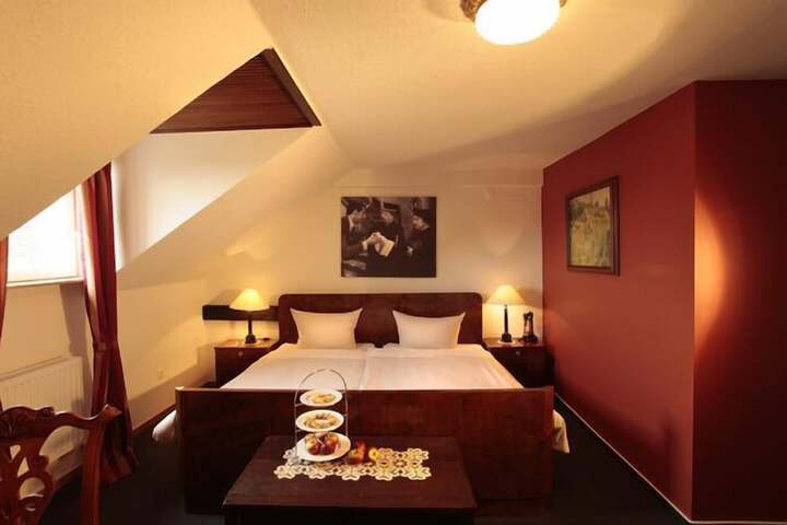 Room 5 of 42