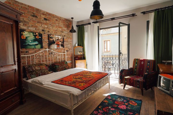 Room 8 of 42