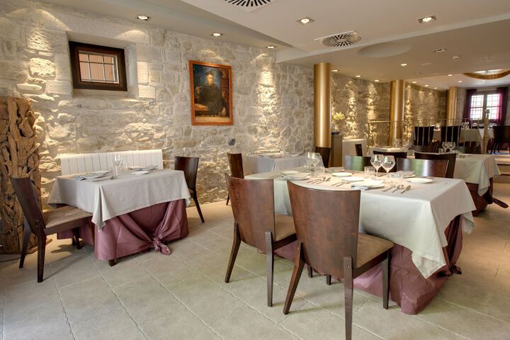 Dining 16 of 20