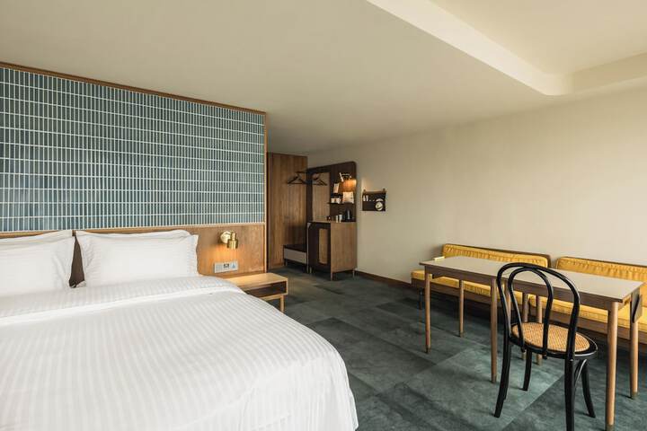 Room 34 of 64