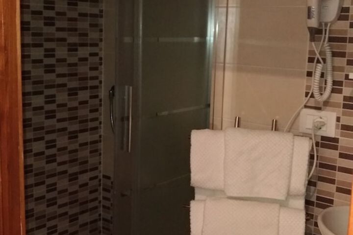 Room 34 of 49