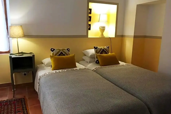 Room 4 of 20