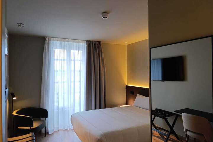 Room 11 of 27