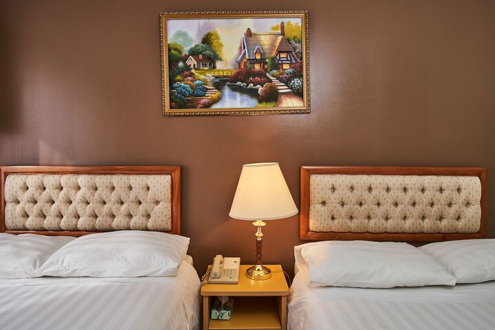2 Double Beds (9 of 9)