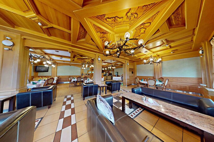 Dining 63 of 91