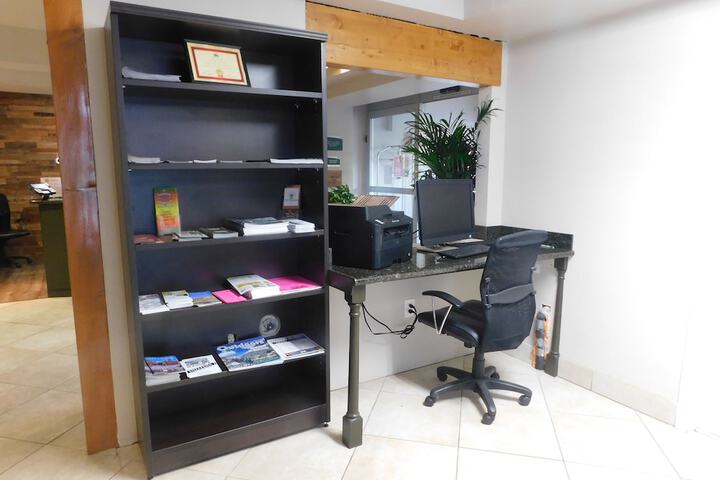 Business Center 36 of 38