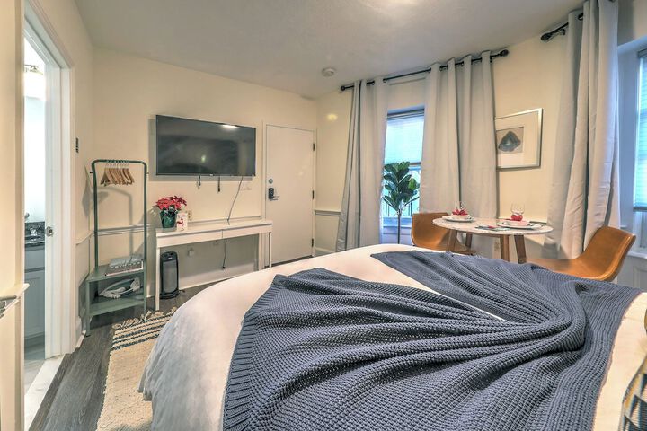 Room 5 of 93