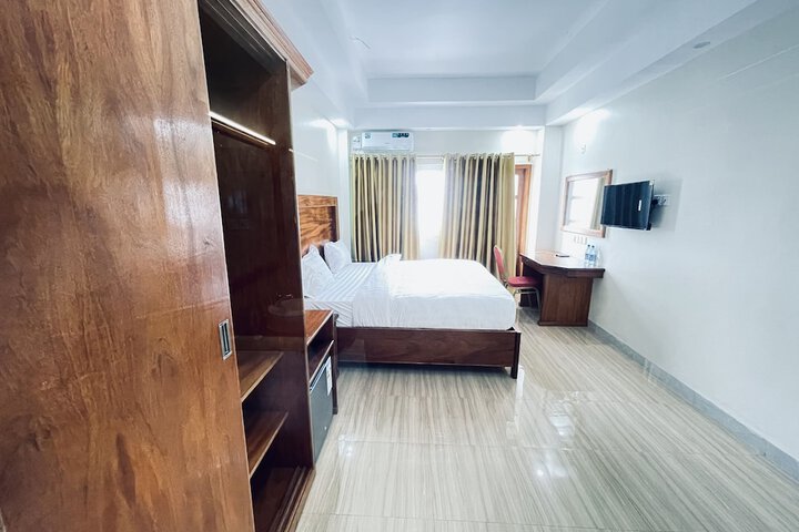 Room 16 of 38