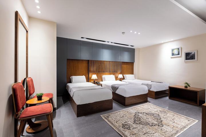 Room 6 of 103