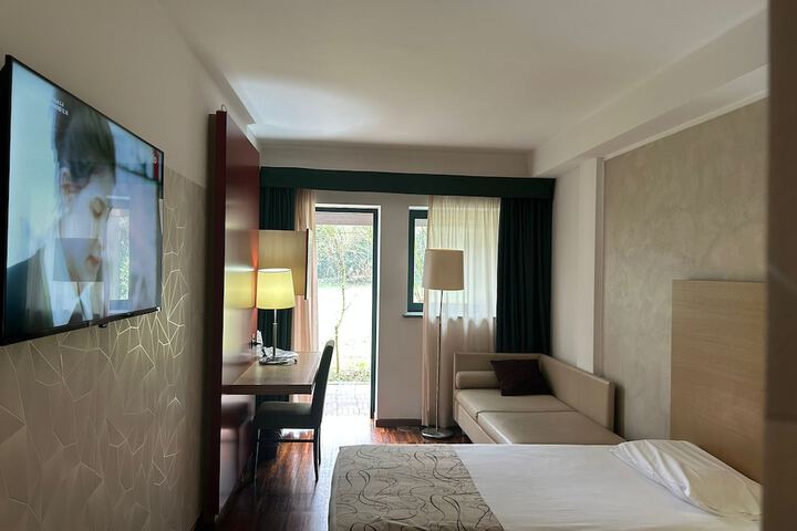 Room 14 of 64