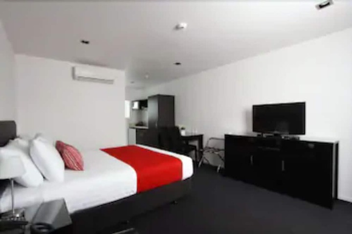 Room 17 of 34