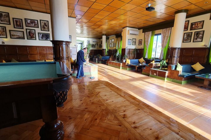 Lounge 36 of 56