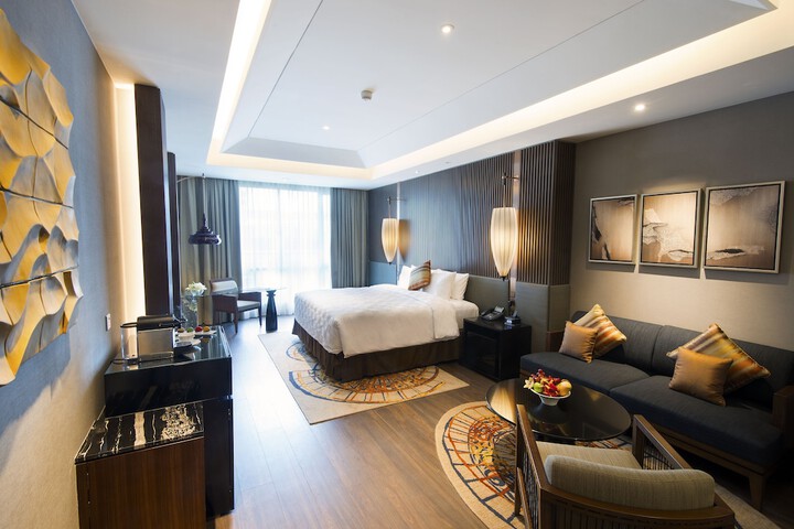 Room 8 of 48