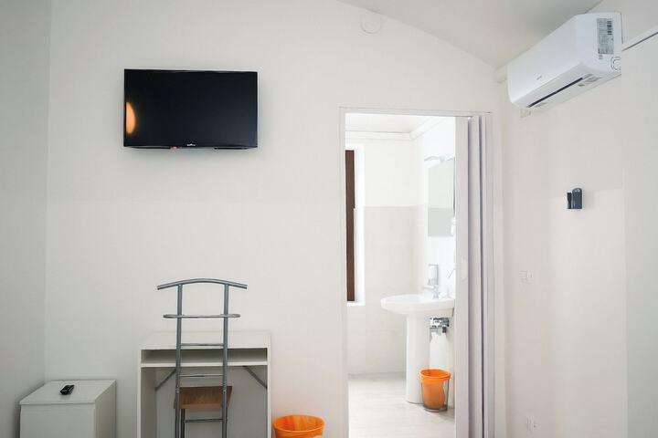 Room 22 of 33