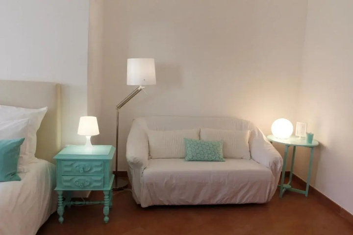 Room 6 of 12