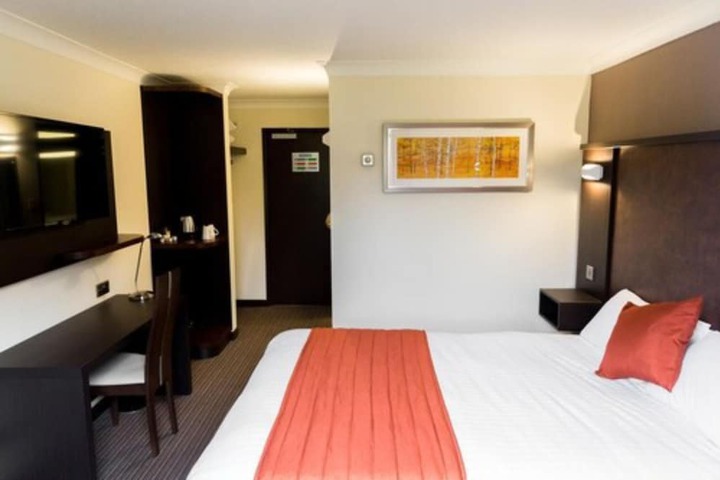 Room 13 of 74