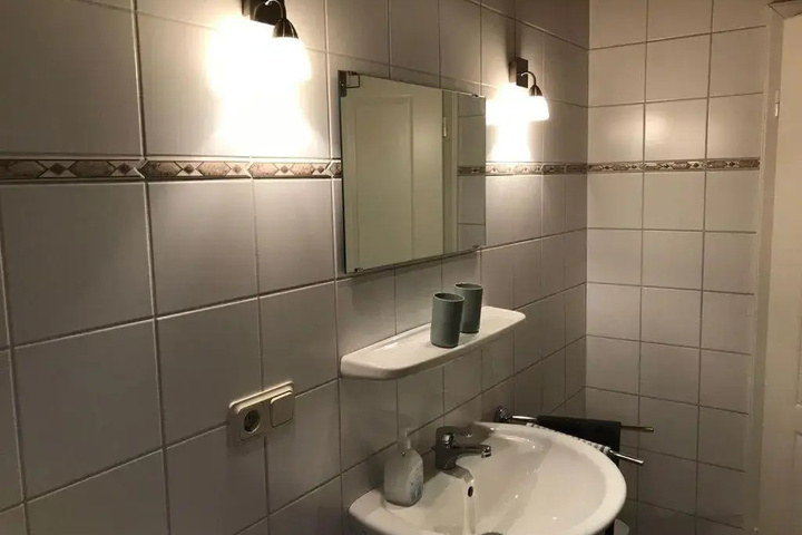 Room 6 of 11