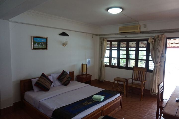 Room 13 of 28