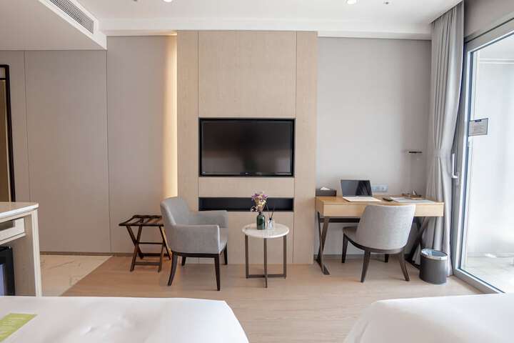 Room 27 of 132