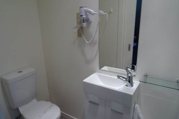 Room 33 of 40