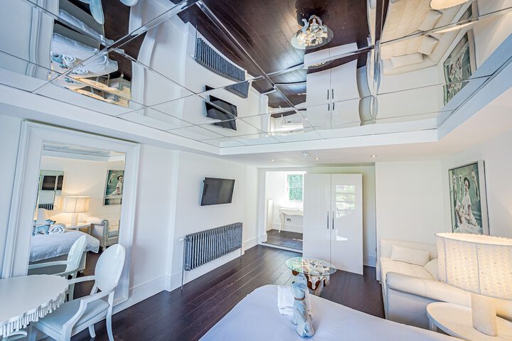 Room 4 of 37