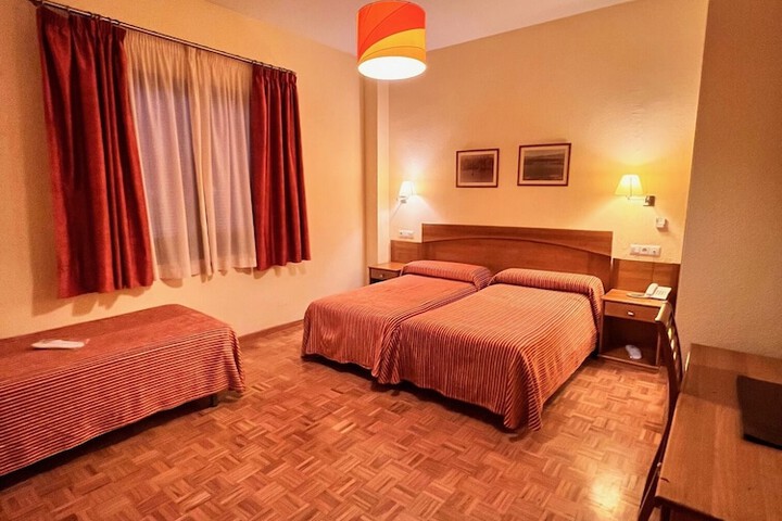 Room 13 of 28