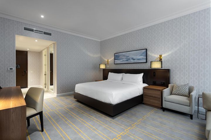 Classic King Bed (2 of 34)