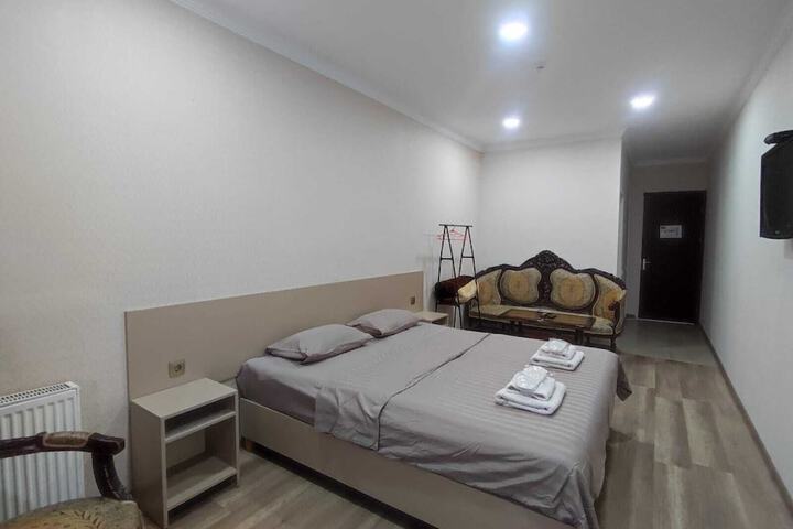 Room 10 of 26