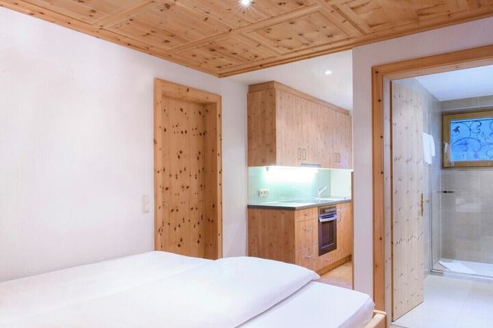 Room 4 of 25