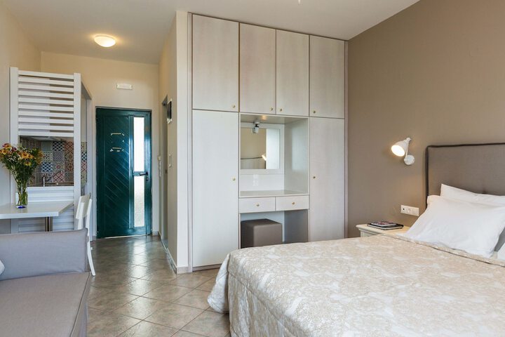 Room 7 of 27