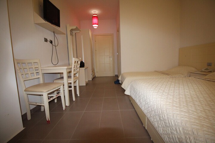Room 4 of 69