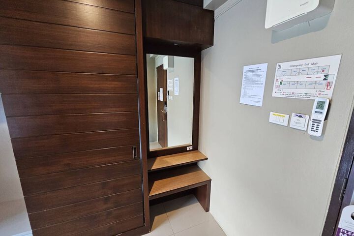 Room 7 of 32