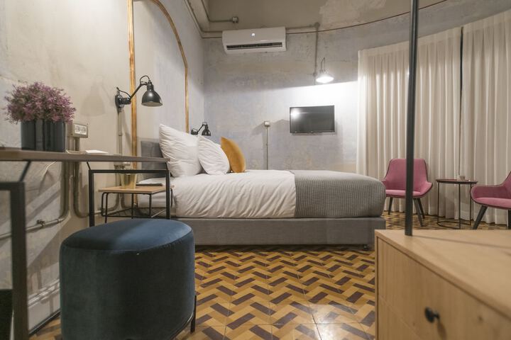 Room 3 of 38