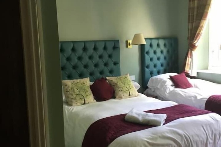 Room 5 of 12
