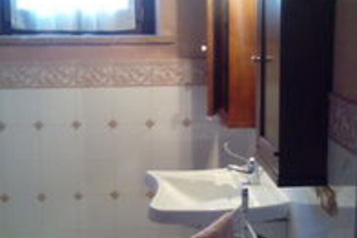 Room 5 of 37