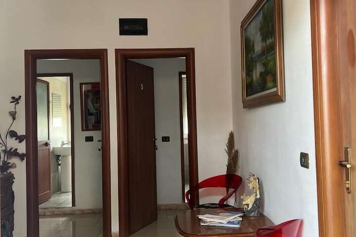 Ballroom/Hall 18 of 21