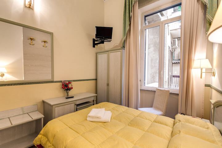 Room 52 of 83
