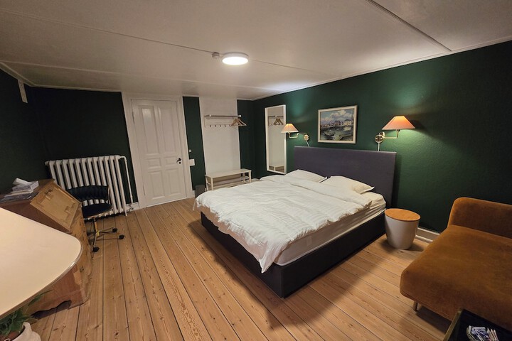 Room 6 of 21