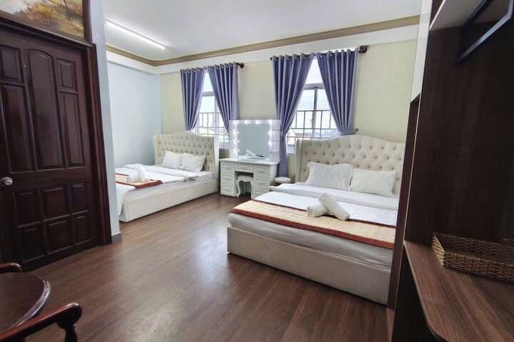 Room 11 of 15