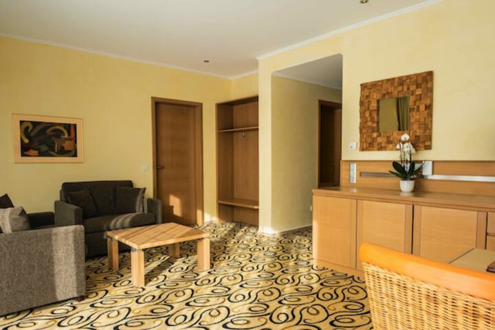 Room 14 of 37