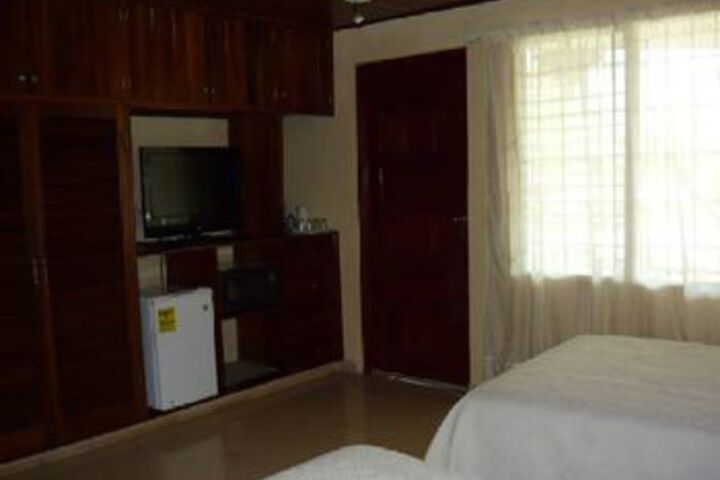 Room 6 of 18