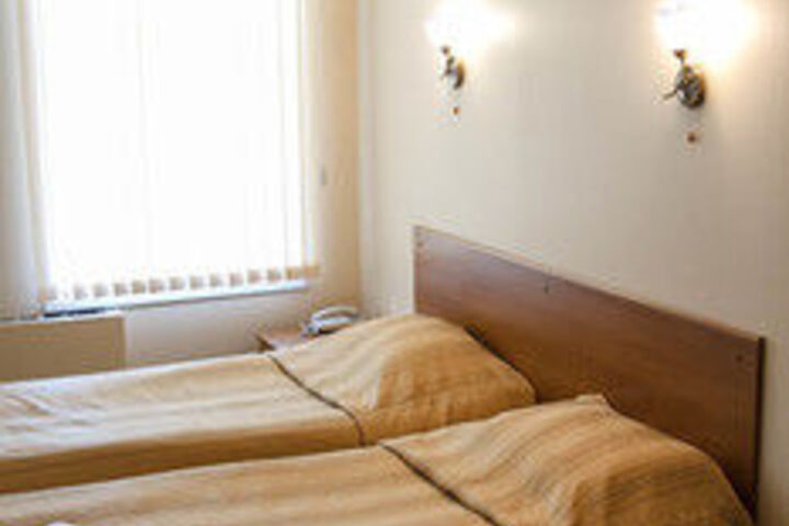Room 13 of 27