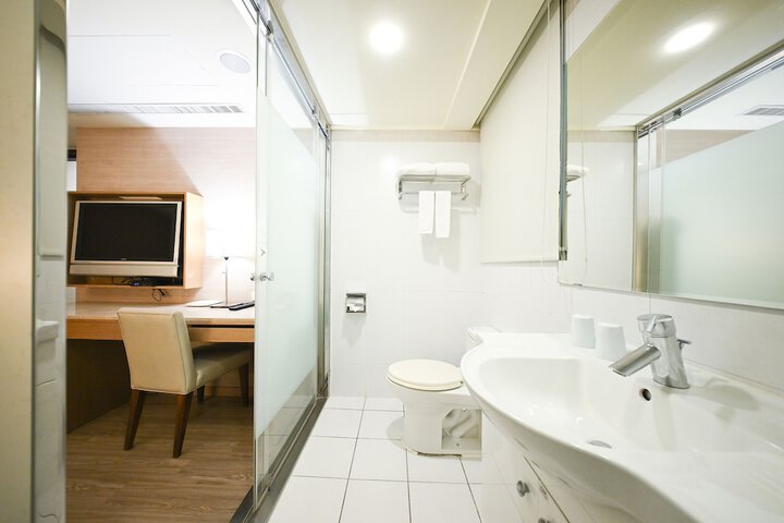 Room 95 of 120