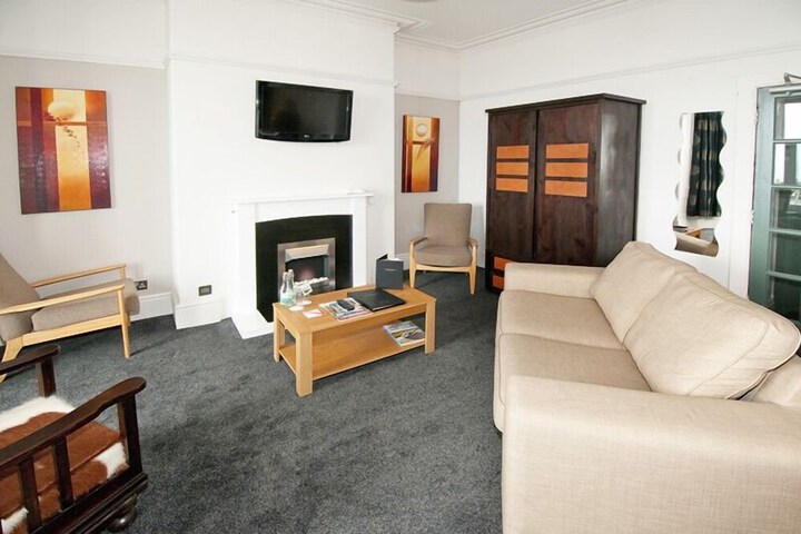 Room 4 of 15