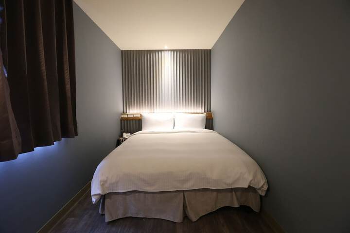 Room 6 of 50