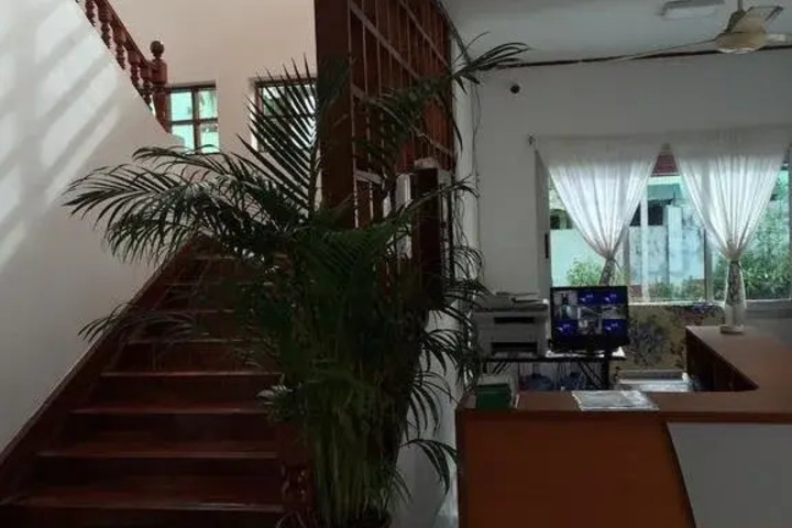 Room 10 of 13