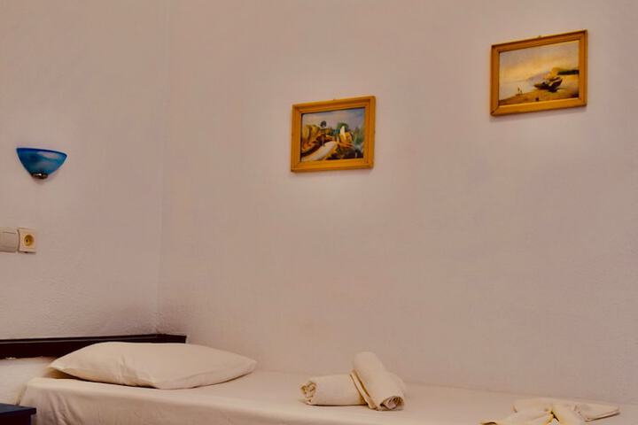 Room 11 of 28
