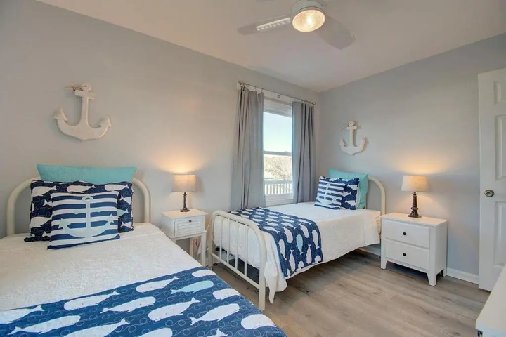 Room 4 of 17