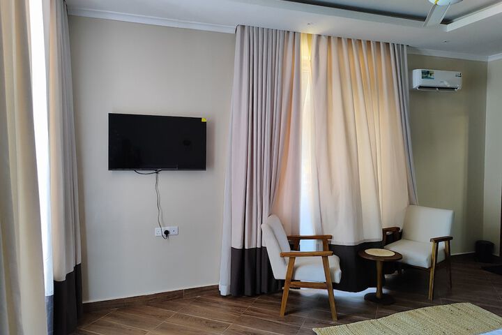 Room 4 of 15